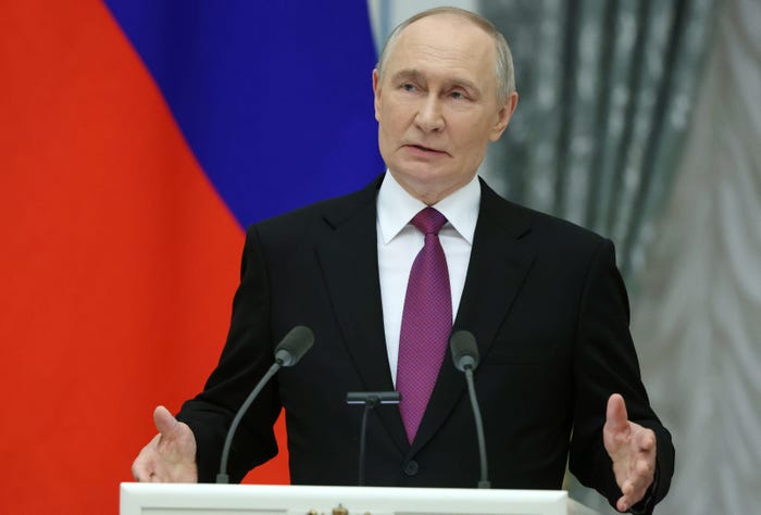 Russia’s Oil Revenues Plummet 27% Amid New US Sanctions