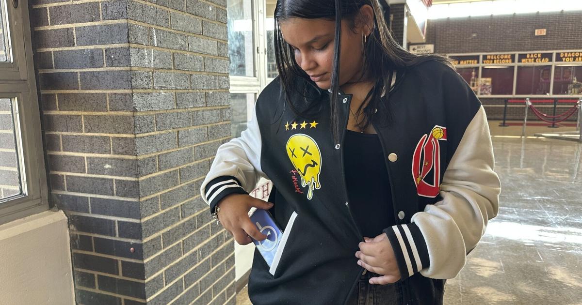 Schools Across the Globe Reassess Smartphone Use in Classrooms