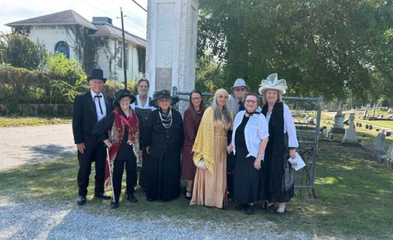 Shocking Encounter at Meridian Zoo: Woman’s Close Call with Snake