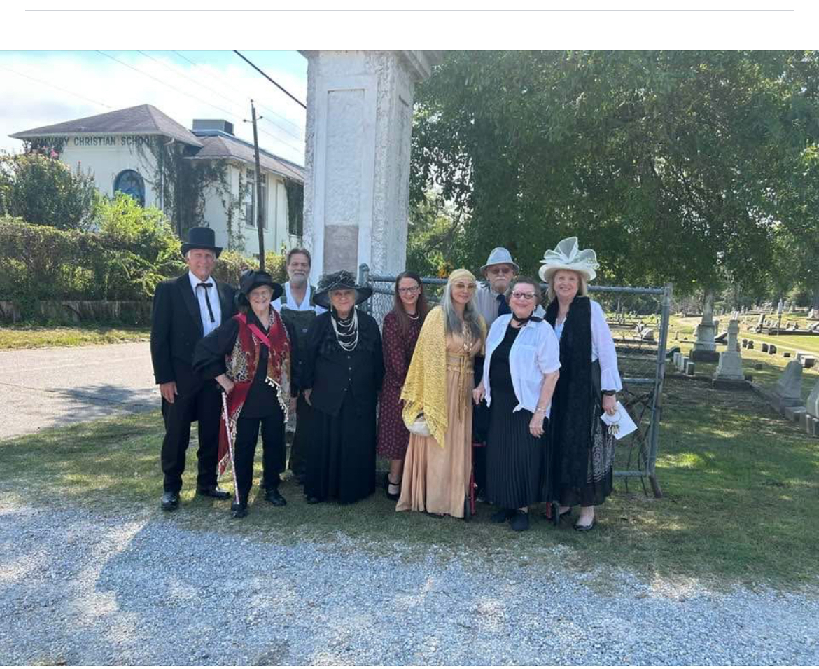 Shocking Encounter at Meridian Zoo: Woman’s Close Call with Snake