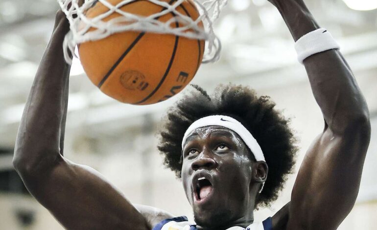 Skyhawks Basketball Aims High in Second Year Under Coach Mast