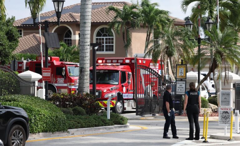 Small Plane Crashes into Lake in Coral Springs, Florida
