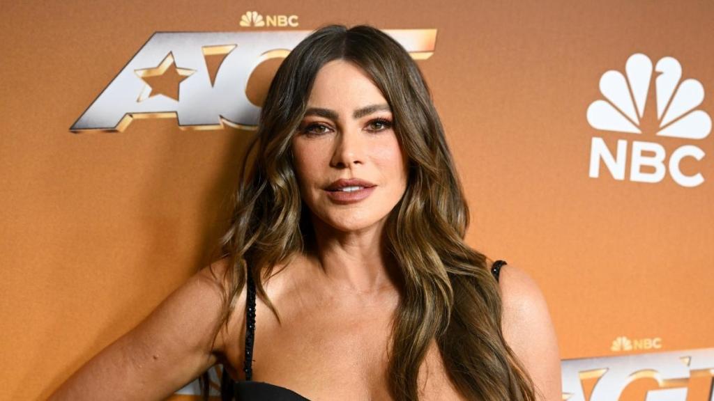 Sofia Vergara’s Stunning Bustier Top Wows Fans at F1 Vegas Race