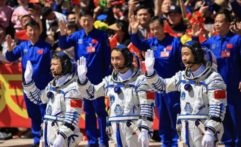 Space Debris Delays Return of China’s Shenzhou 20 Astronauts