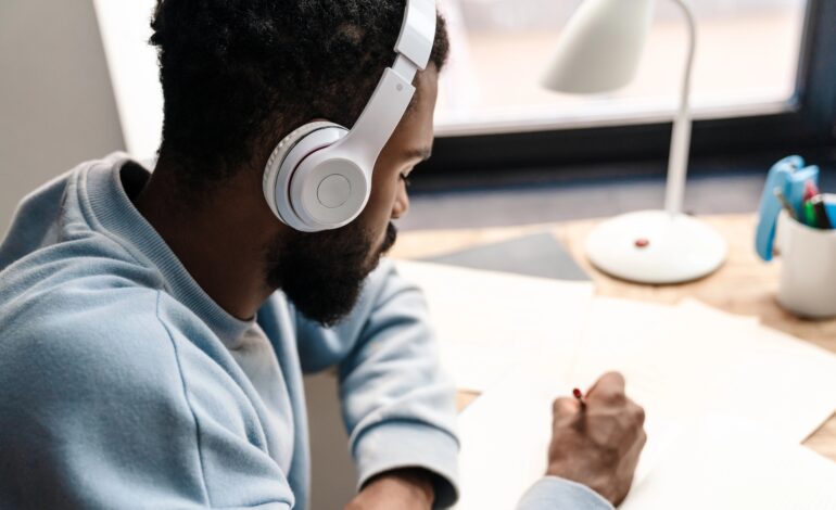 Study Reveals How Music Syncs Human Blinks and Brain Waves