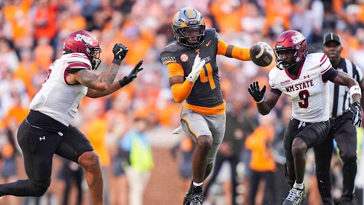Tennessee Volunteers Triumph Over New Mexico State 42-9 in Homecoming