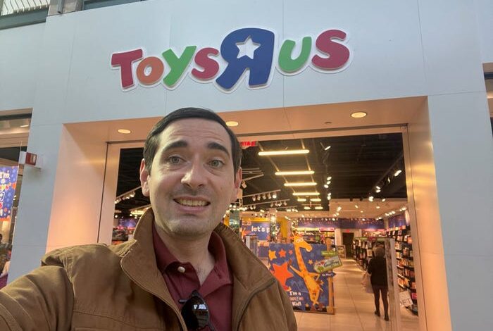 Toys R Us Reopens Stores for Holiday Shopping, Reviving a Brand