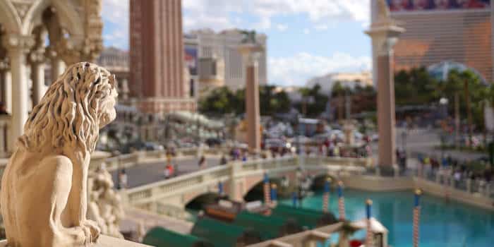 Urgent: Las Vegas Man Arrested for Brandishing Fake Guns Near Circus Circus