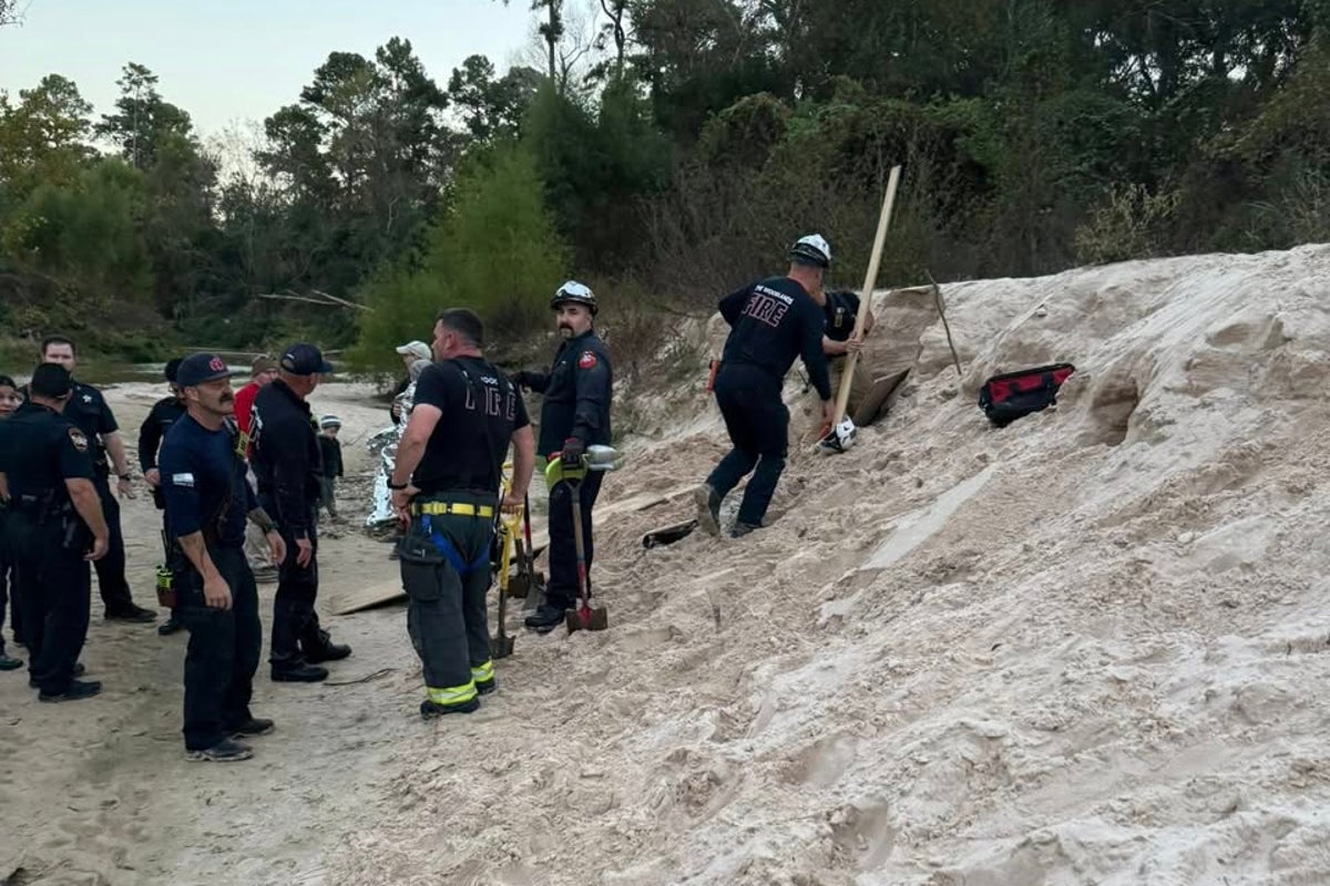 Urgent Rescue: 12-Year-Old Girl Trapped in Sand Hole in Texas
