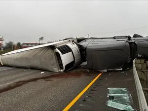 Urgent: Semi-Truck Crash Fully Blocks I-5 in Castle Rock