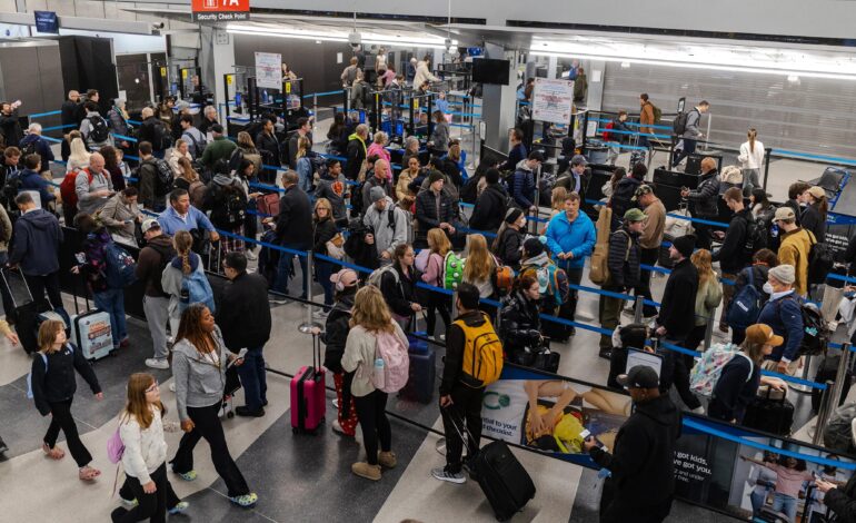 Urgent: Snowstorm Grounds 1,500 Flights Over Busy Weekend