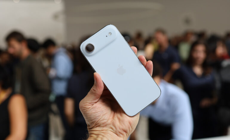 Verizon Offers Free Phones, Including iPhone 17 Pro, This Black Friday