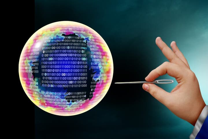 Wall Street Faces Volatility as AI Investment Warnings Emerge