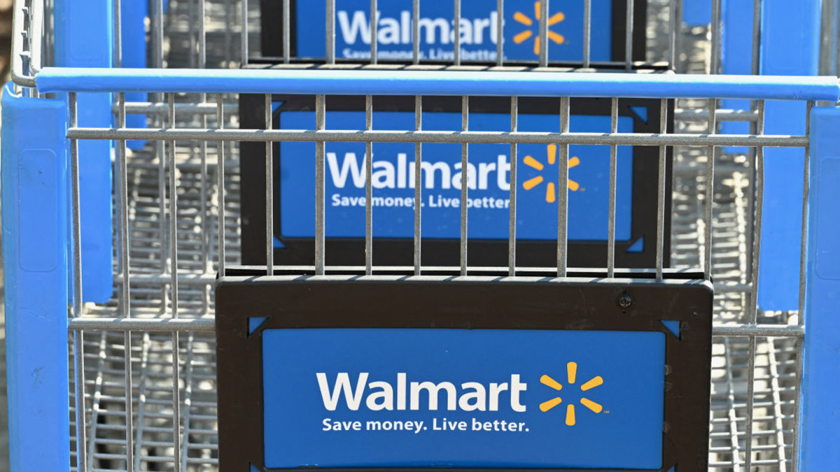 Walmart Launches $60 Lego Game Boy Replica, Holiday Must-Have!