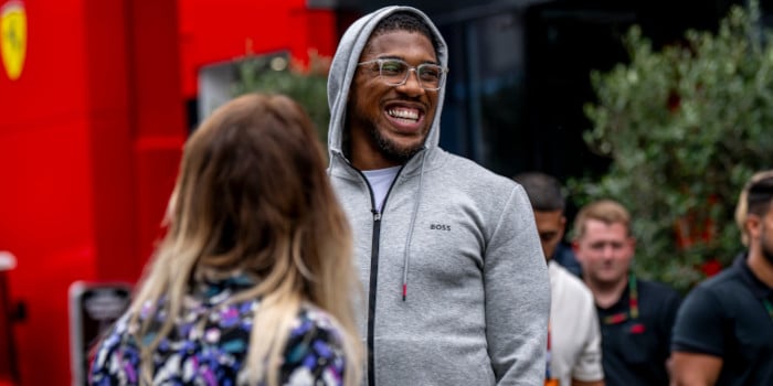 Anthony Joshua Unveils $400,000 Necklace Before Major Fight
