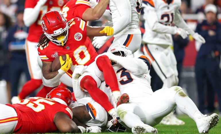 Broncos’ Defense Dominates Chiefs with Key Stops on Christmas Night