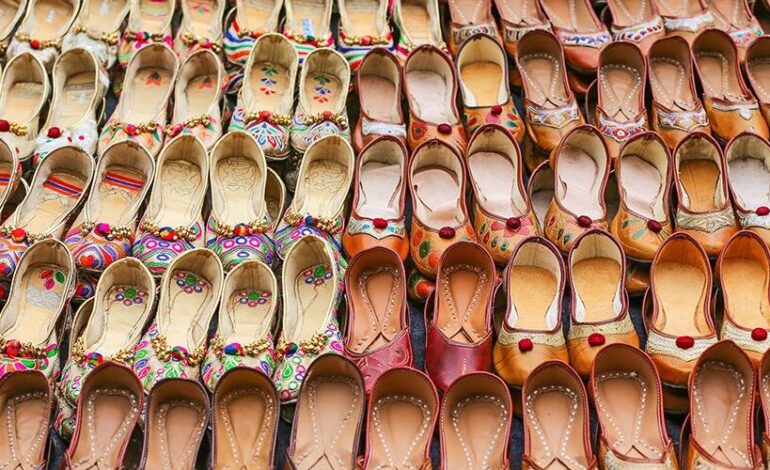 Chandigarh Shopping Scene Surges: Young Shoppers Flock to Markets