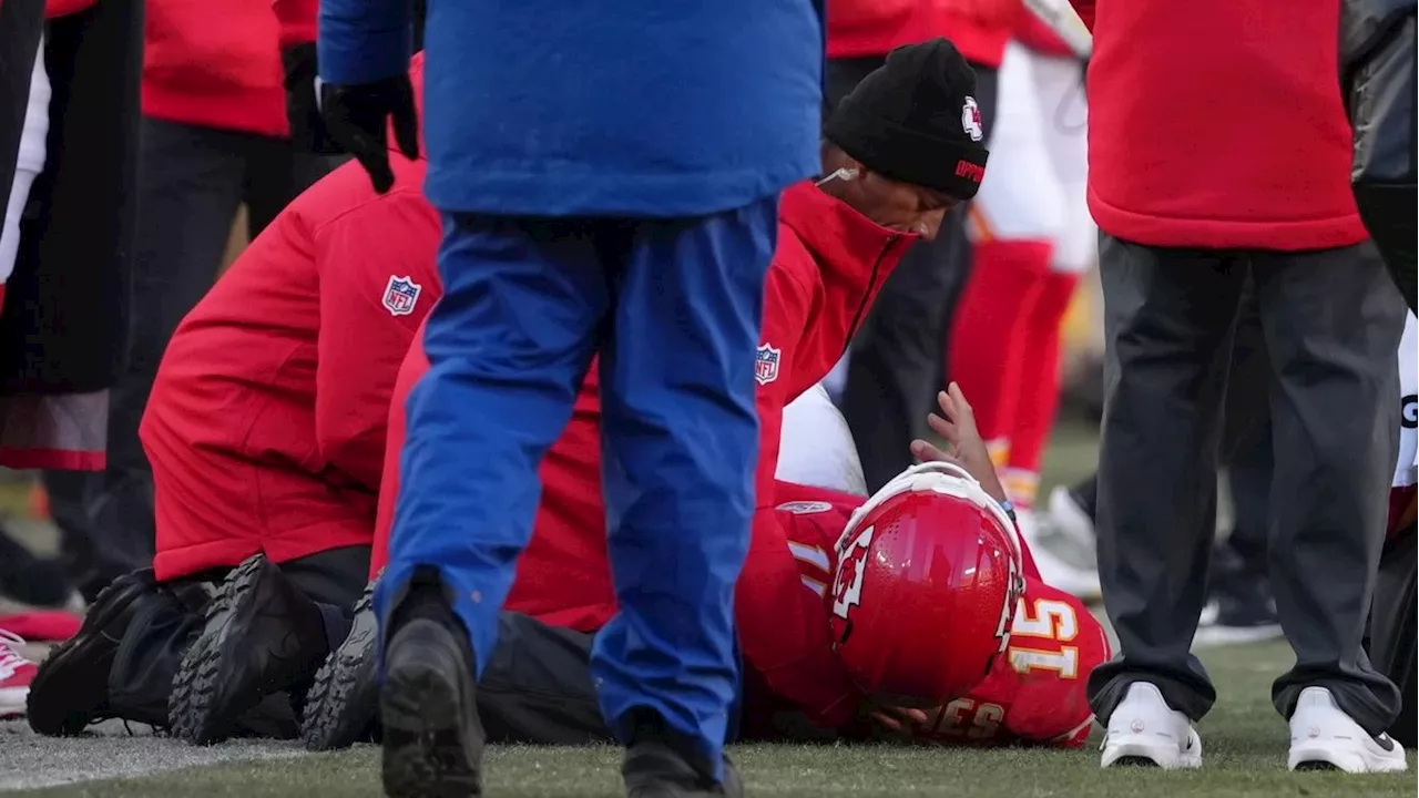 Chiefs’ Patrick Mahomes Injured as Chargers Eliminate Playoff Hopes
