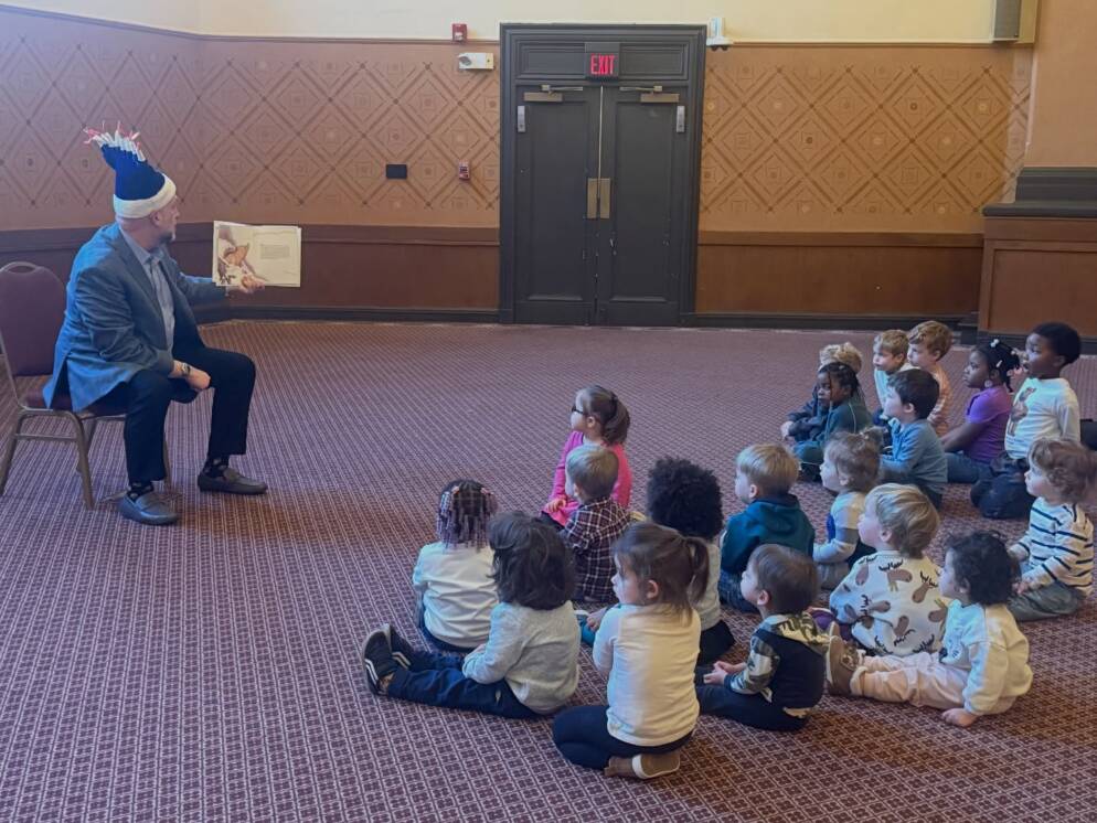 Congregation Rodeph Shalom Celebrates Chanukah with Special Reading