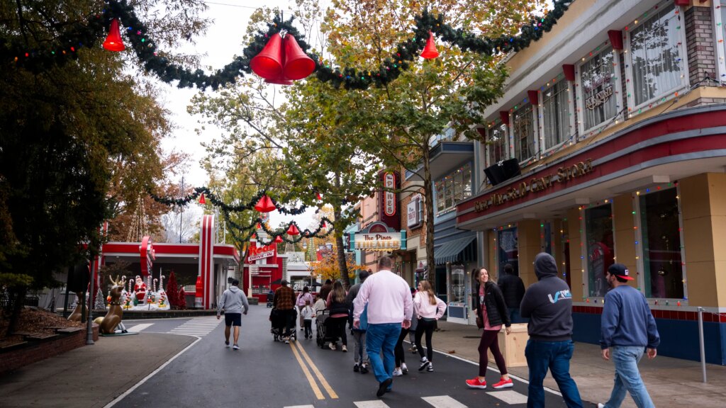 Dollywood Launches 2026 Hiring Events—Apply Now for Exciting Jobs!