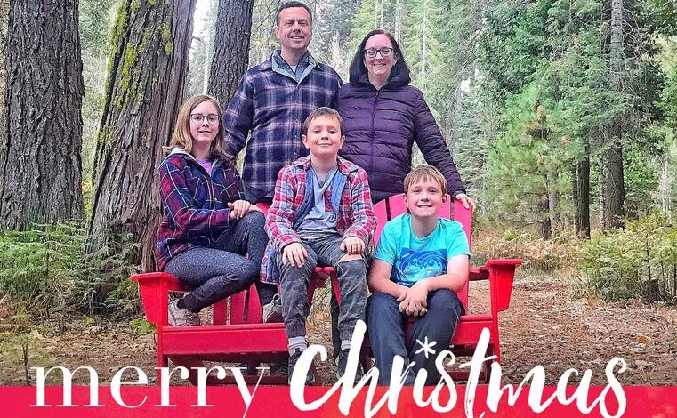 Families Ditch Holiday Cards for More Joy: A Change in Tradition