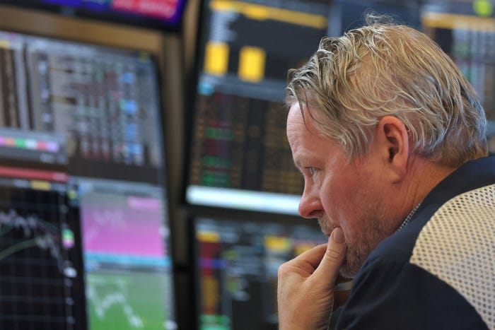 Fund Manager Reveals Top Stock Picks for 2026 in Retail and AI