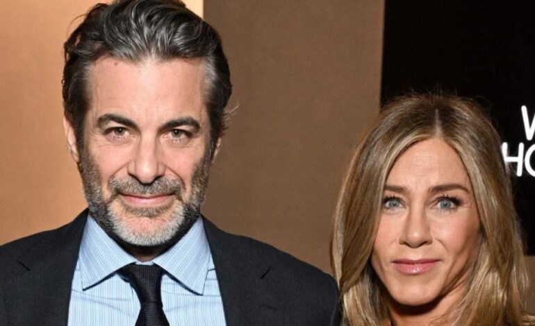 Jennifer Aniston and Jim Curtis Celebrate First Christmas Together