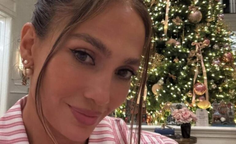 Jennifer Lopez Celebrates Christmas With Friends After Ben Affleck Reunion