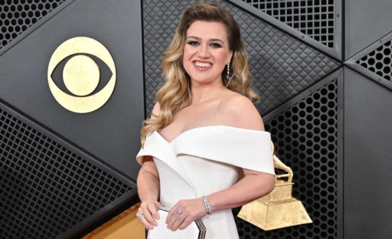 Kelly Clarkson Actively Seeks Help to Find Love Again