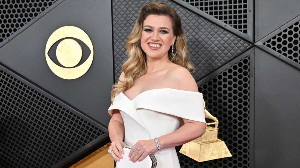 Kelly Clarkson Actively Seeks Help to Find Love Again