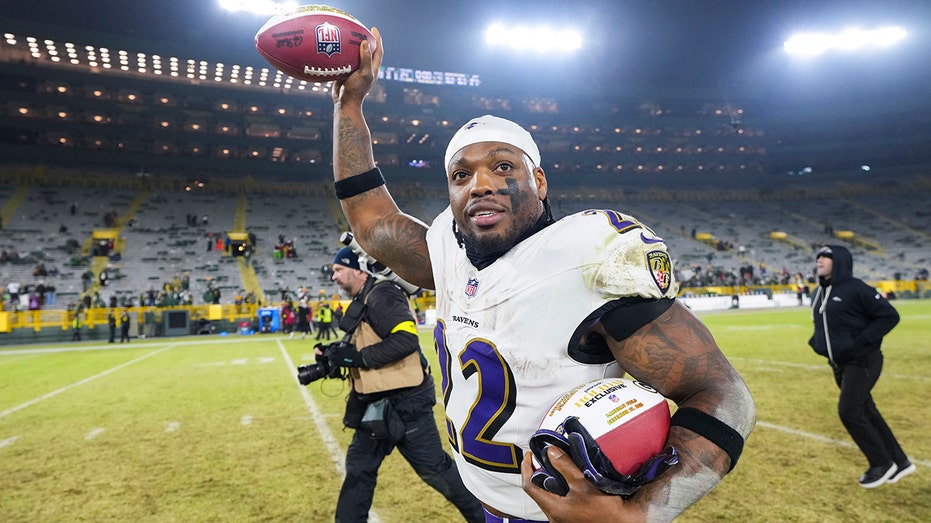 NFL Week 17: Playoff Races Heat Up, Key Matchups Set for Week 18