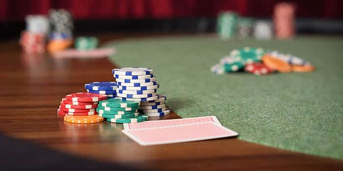 **Police Raid Illegal Poker Club in Stockholm, 3 Arrested Amid Chaos**