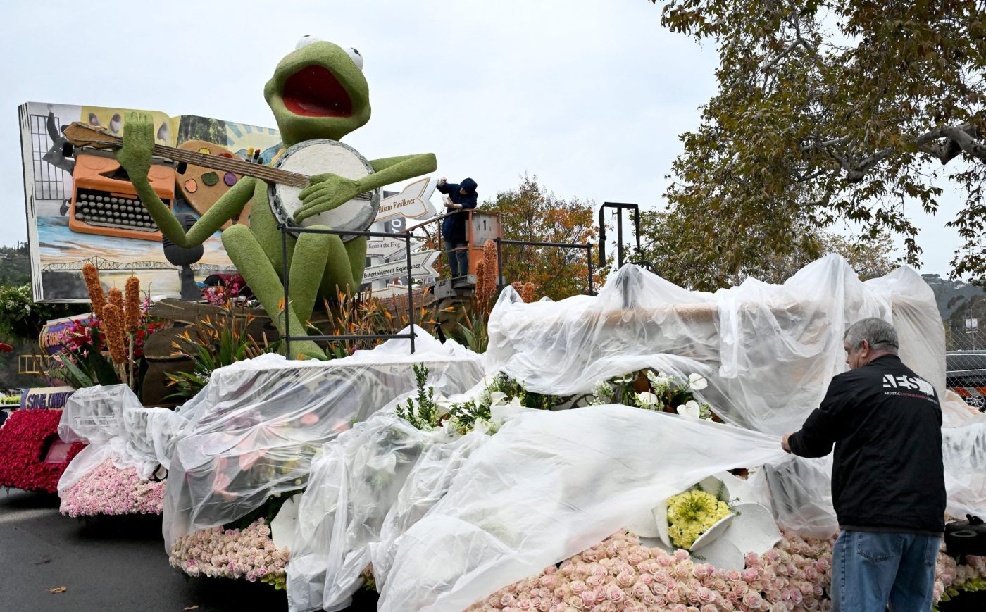 Rain Set to Drench Pasadena Rose Parade for First Time in 20 Years