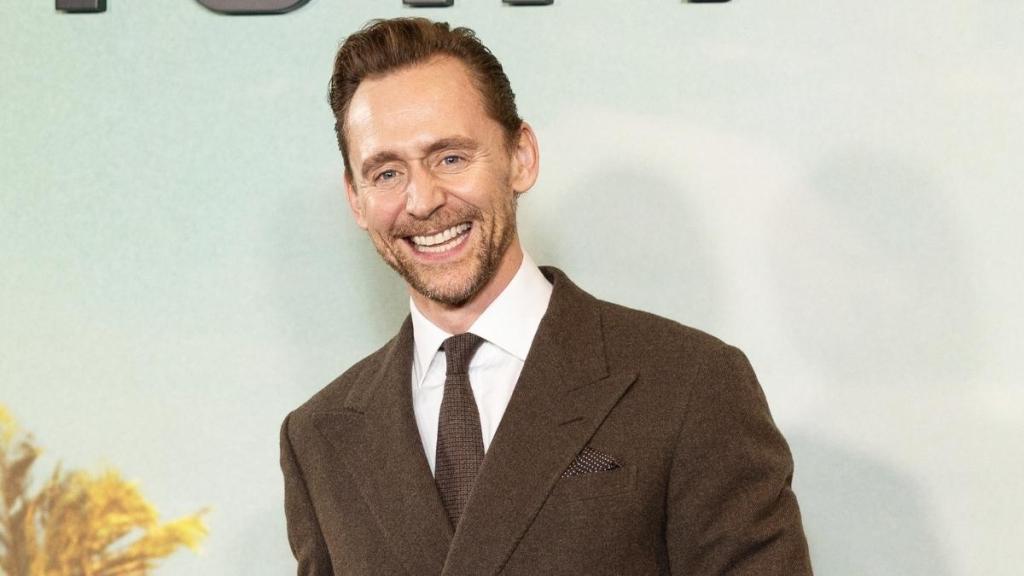 Tom Hiddleston Reveals Key Strategies to Handle Fame’s Scrutiny