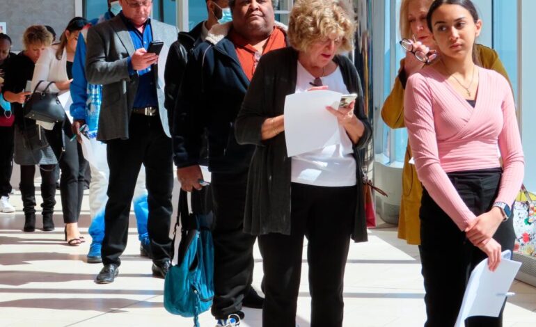 U.S. Weekly Unemployment Claims Decrease Amid Labor Market Signs