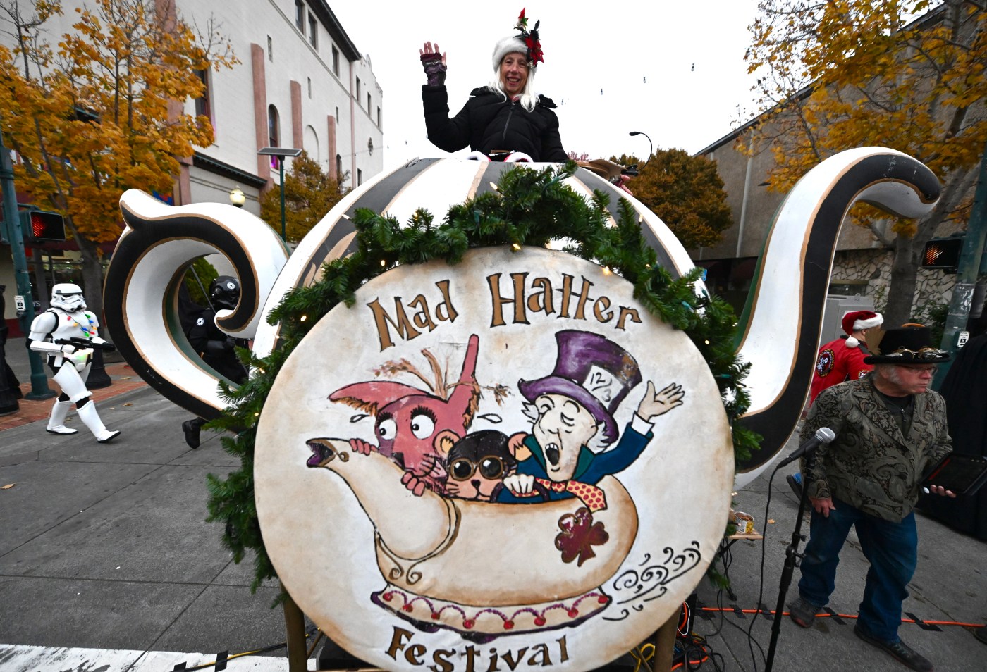 Vallejo’s Mad Hatter Festival Thrills Attendees with Dazzling Parade