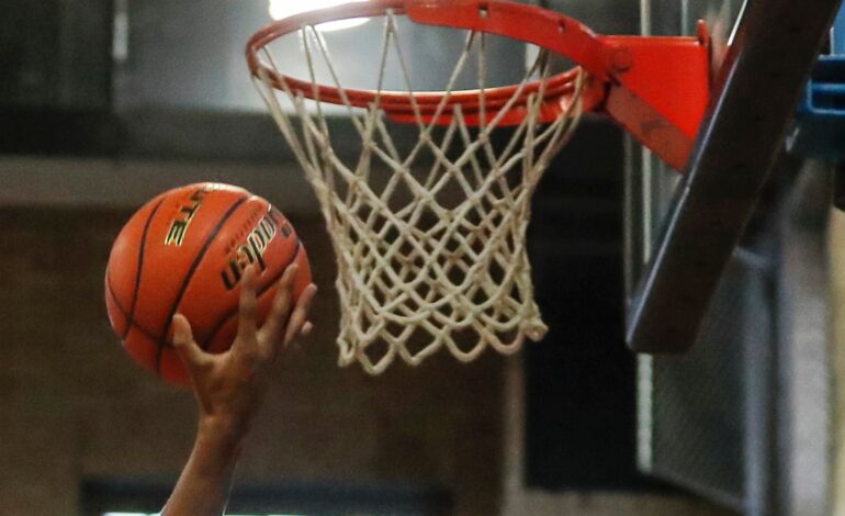 Vineland Dominates Oakcrest 76-56 in Thrilling Basketball Match