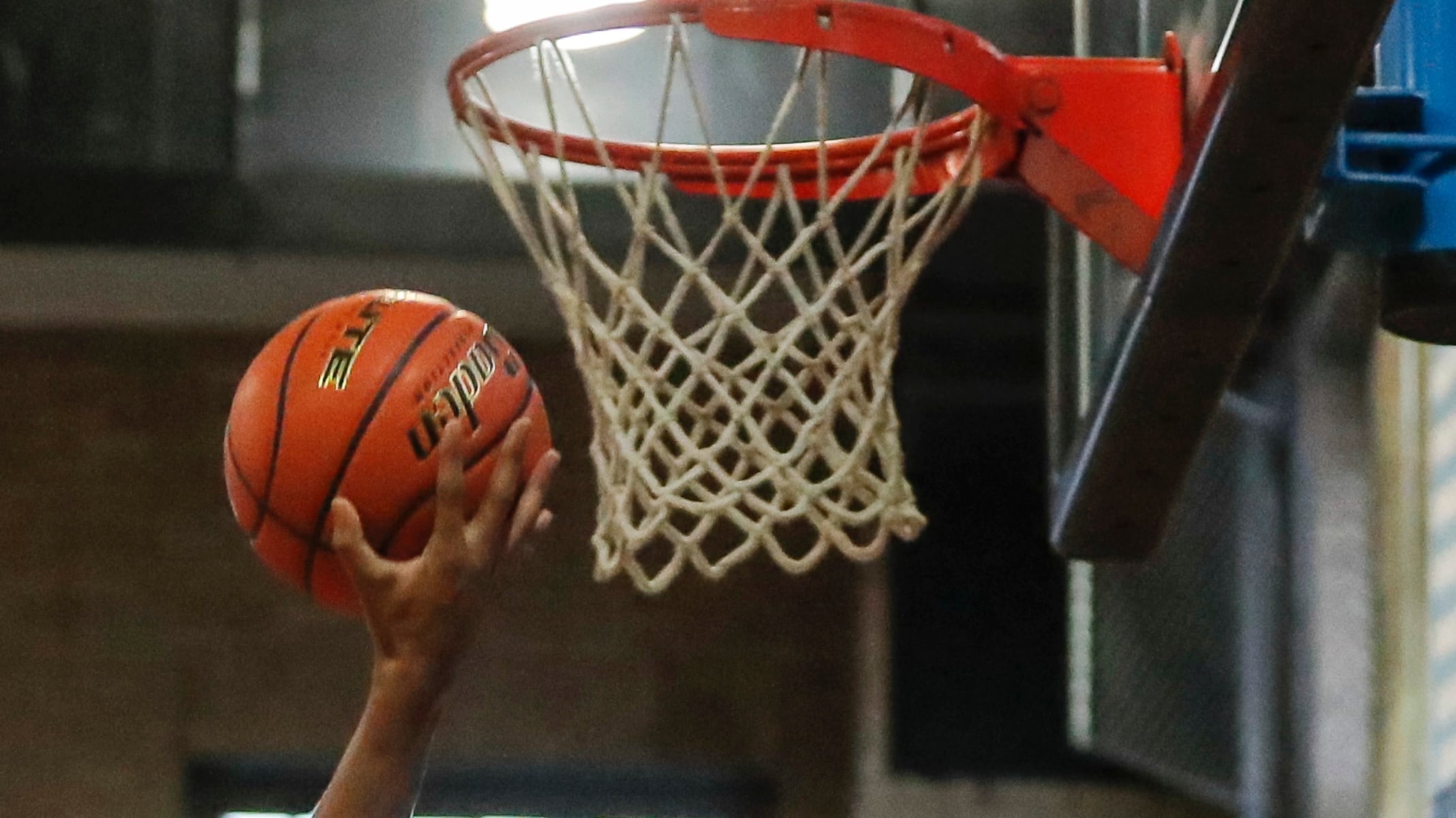 Vineland Dominates Oakcrest 76-56 in Thrilling Basketball Match