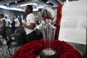 Indiana and Alabama Clash in Rain-Soaked Rose Bowl Showdown