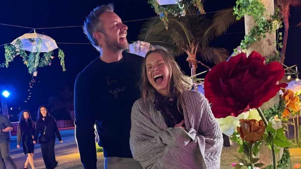 Kristen Bell & Dax Shepard Celebrate New Year with ‘Bonkers Fun’