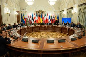 Security Advisors Urge Peace in Ukraine; Summit with Zelenskyy Looms